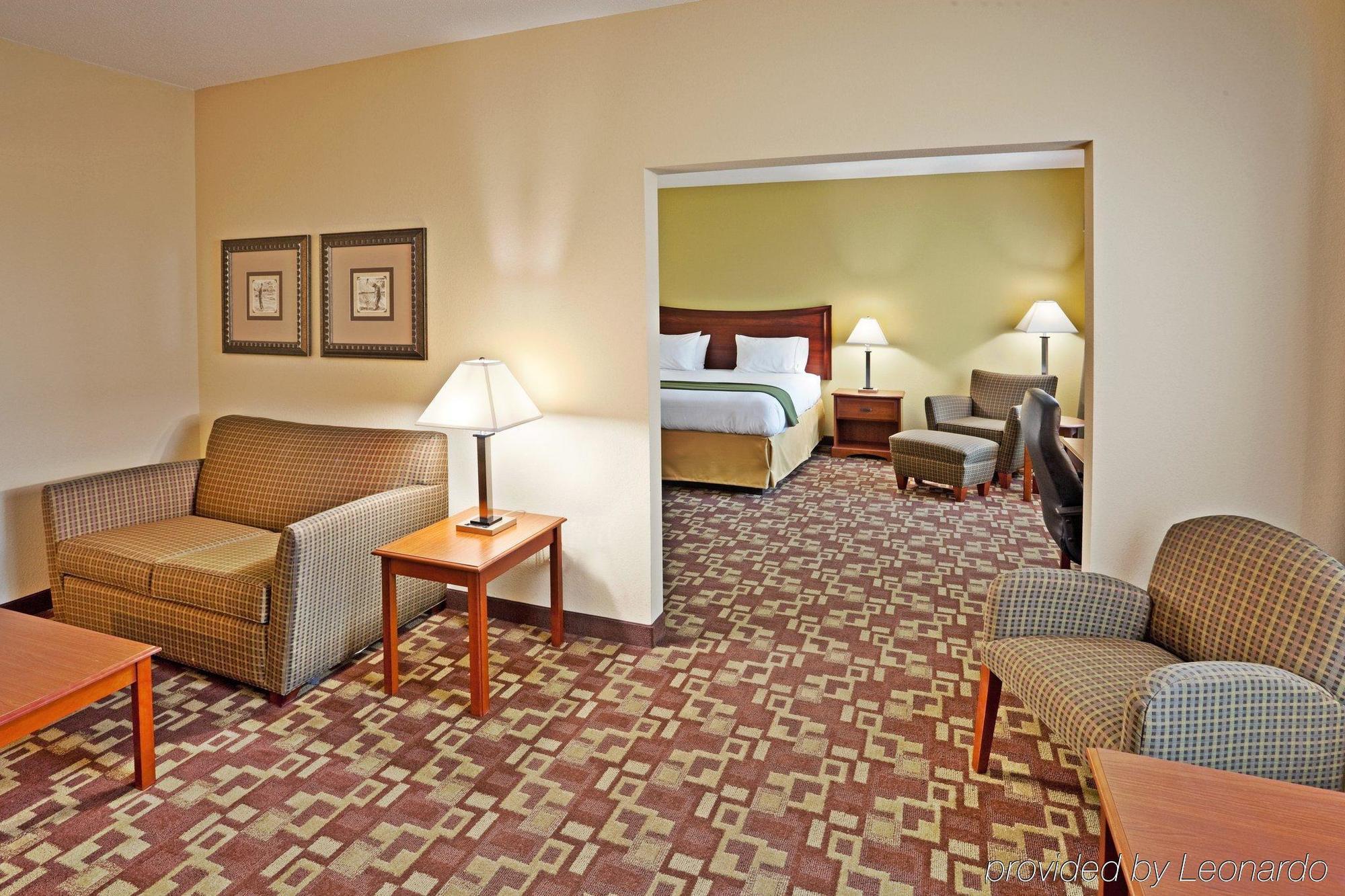 Holiday Inn Express & Suites Southern Pines-Pinehurst Area By Ihg Exterior photo