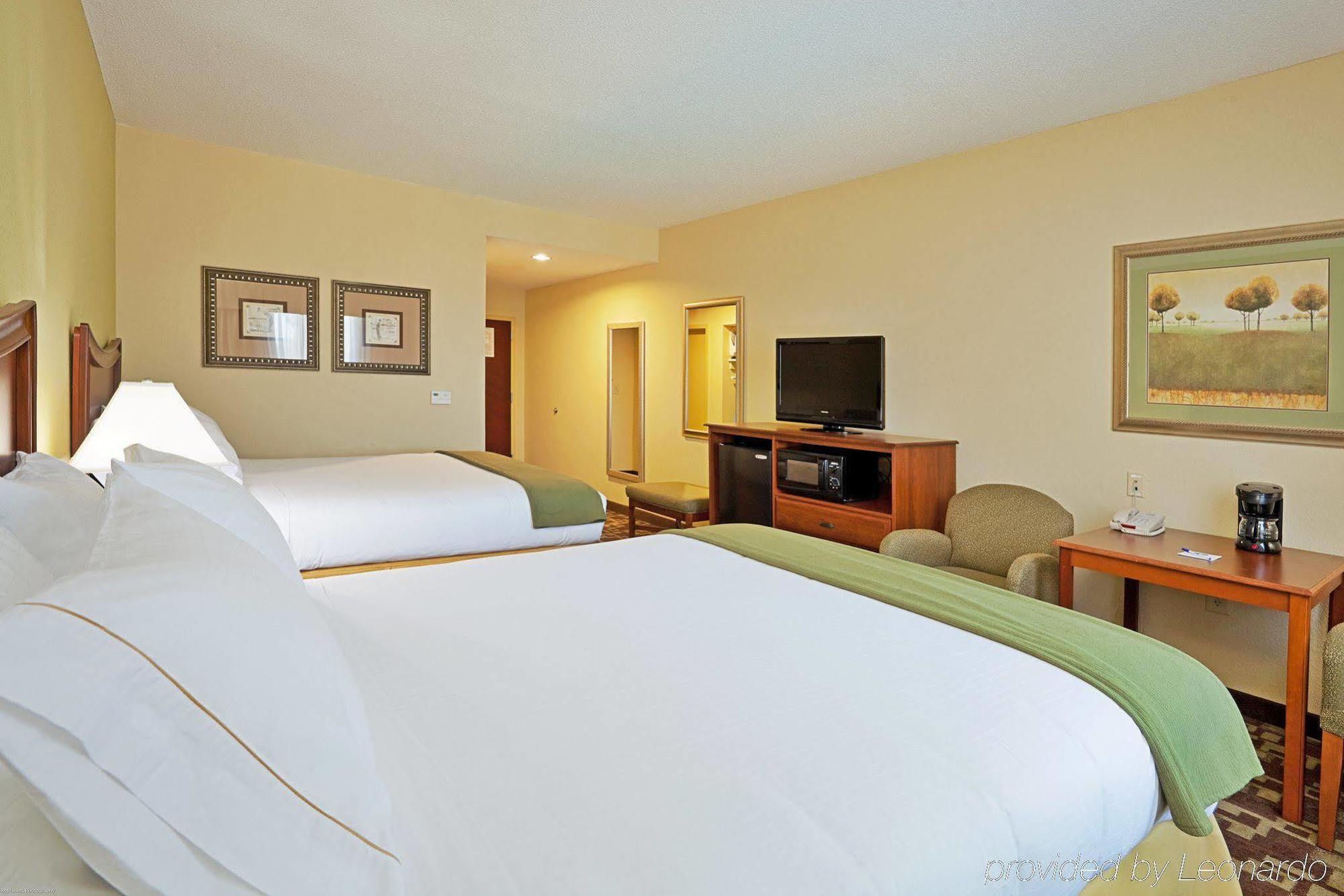 Holiday Inn Express & Suites Southern Pines-Pinehurst Area By Ihg Exterior photo